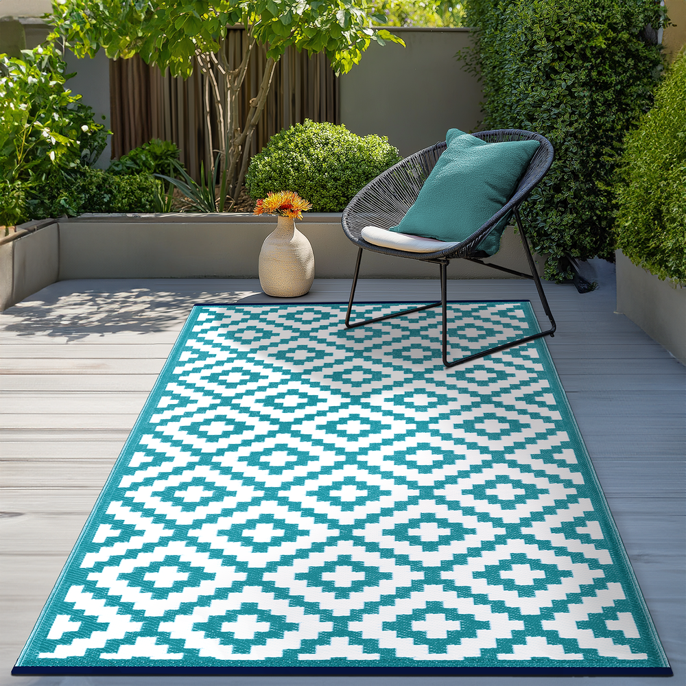 Can Outdoor Rugs Handle the Sun?