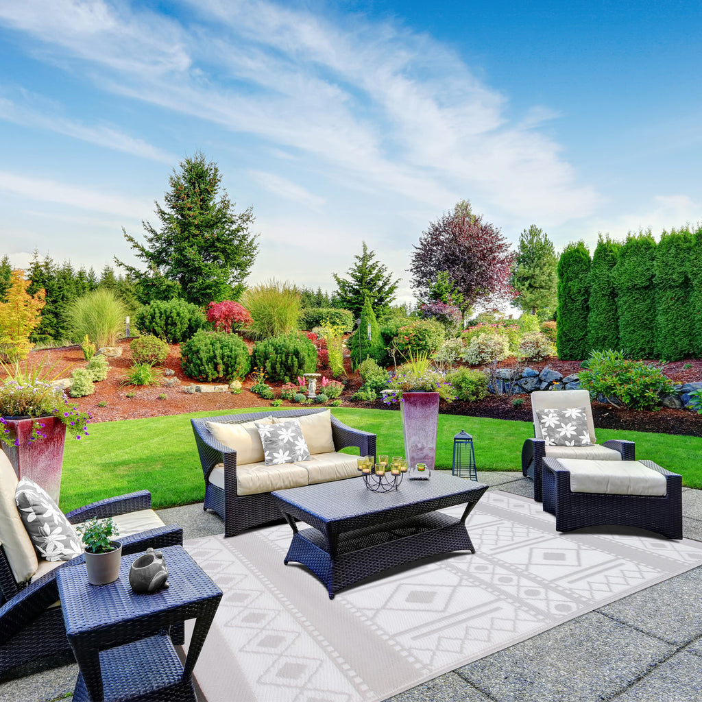 Add Finishing Touch To Your Patio With Outdoor Rugs!