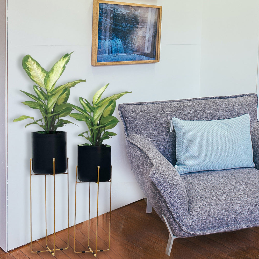 Here's How To Use Planters To Brighten Up Your Home Décor