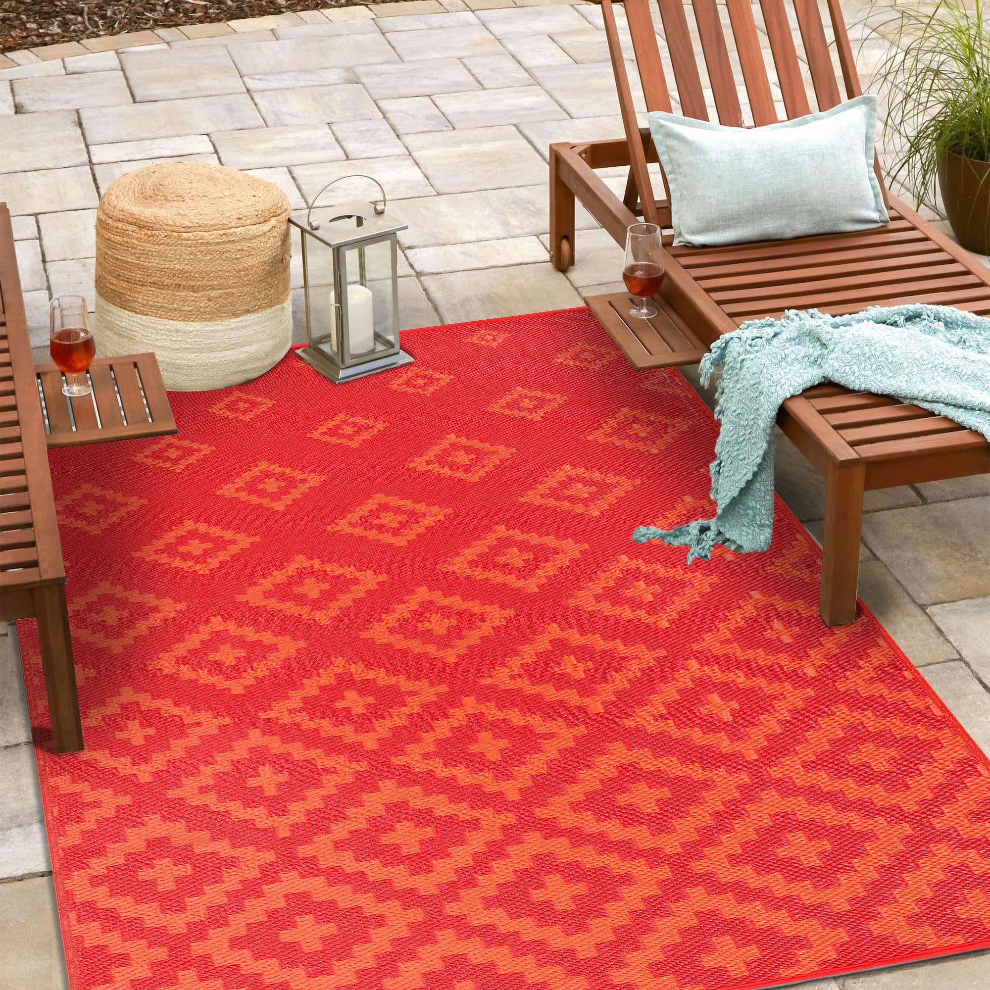 Bettina Outdoor Recycled Plastic Rug (Red / Orange)