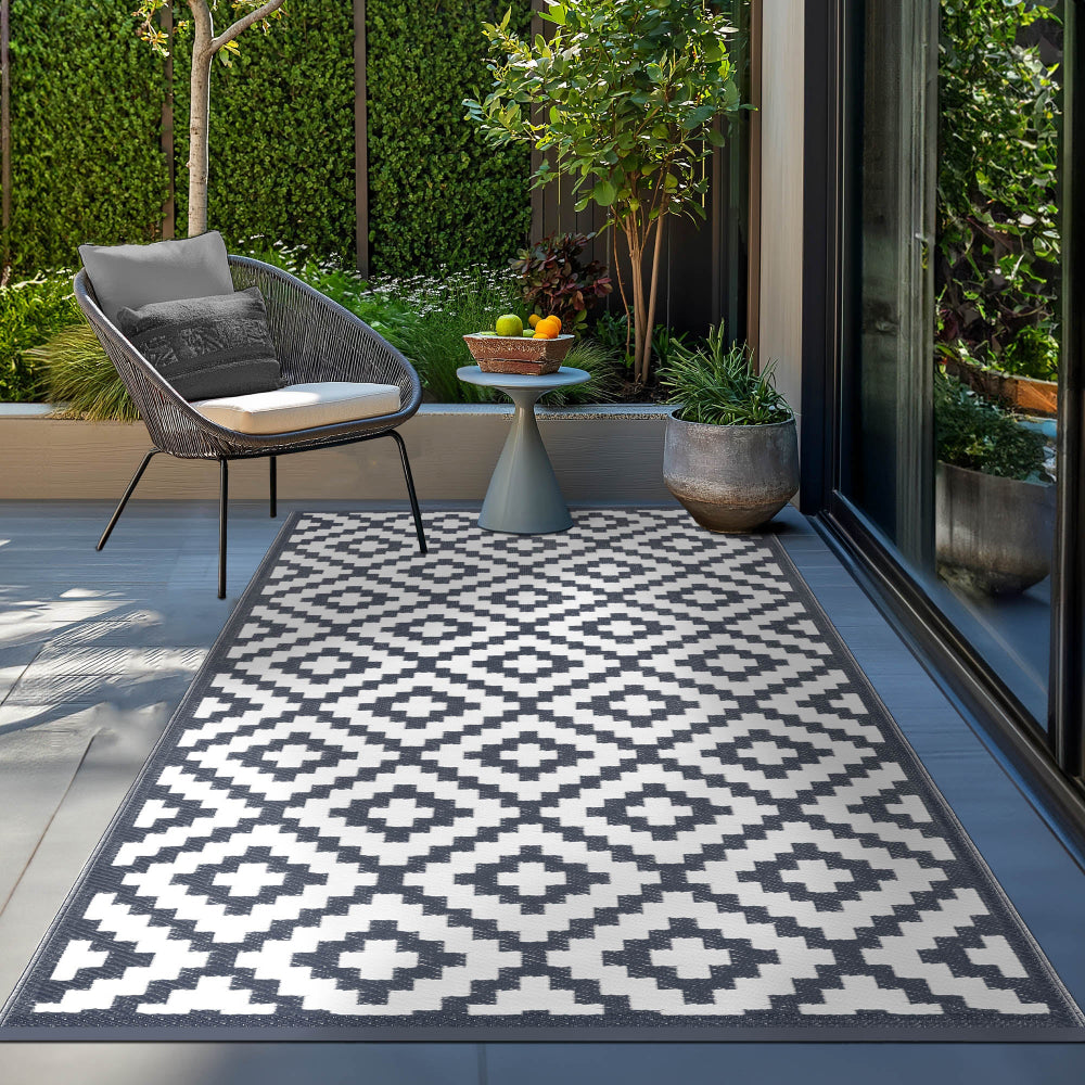 Grey Patterned Outdoor Rug No Hang Dry Outdoor Rug UK | Charcoal Grey Geometric | Quick Drying