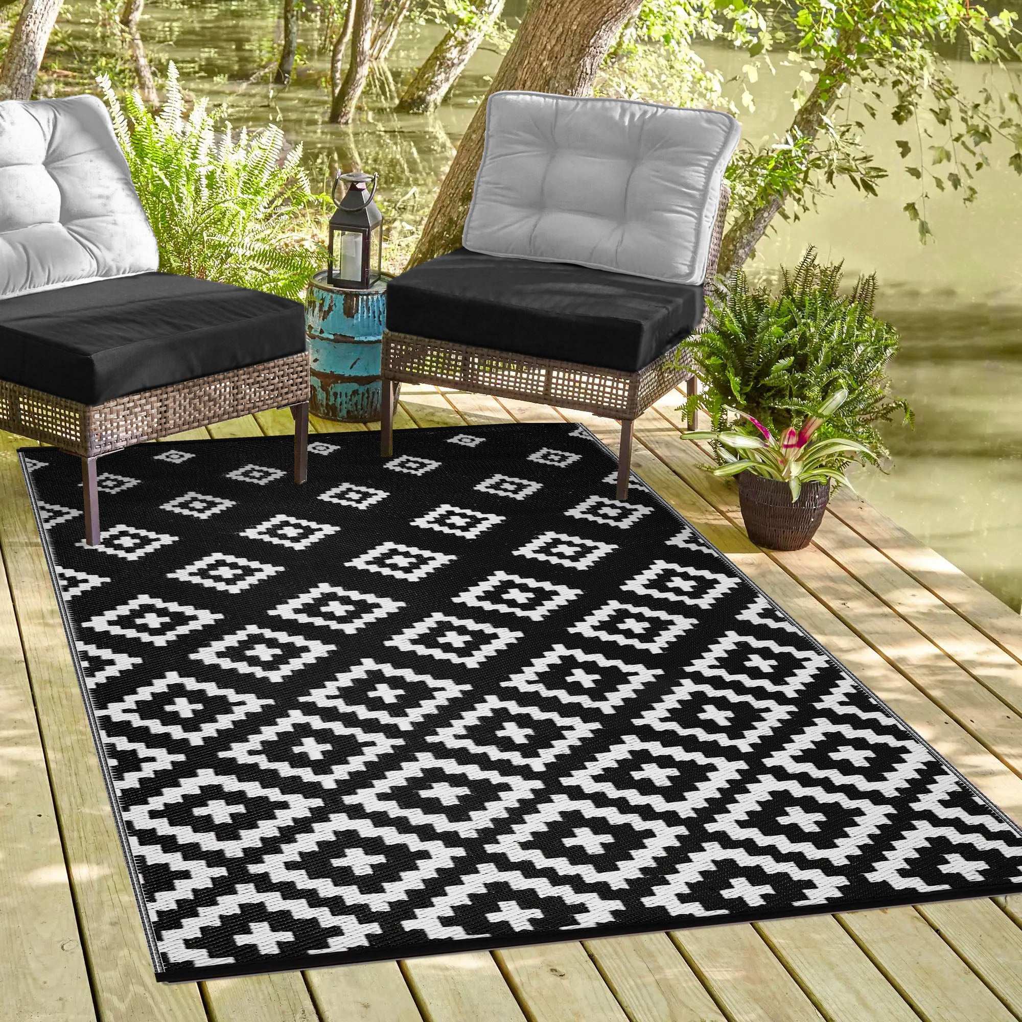 Diamond Pattern Rattan Rug Durable Outdoor Rug | Bettina Black & White Diamond Pattern | 120x180cm
