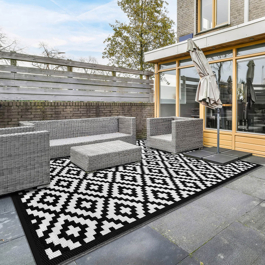 Green Decore Nirvana Black White Outdoor Rug