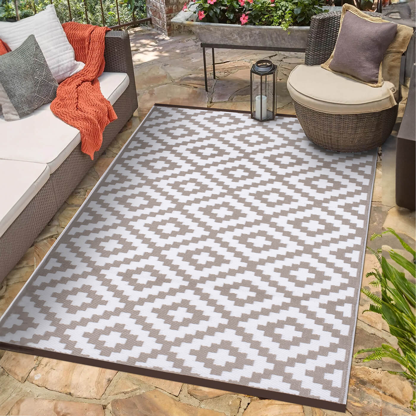Nirvana Outdoor Recycled Plastic Rug (Simple Taupe/White)