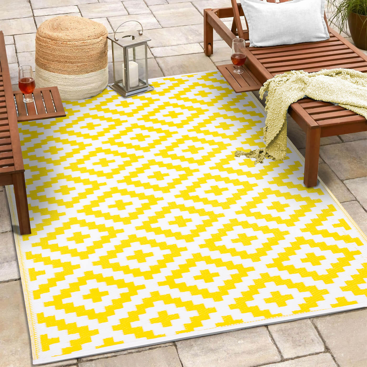 Nirvana Outdoor Recycled Plastic Rug (Yellow/White)