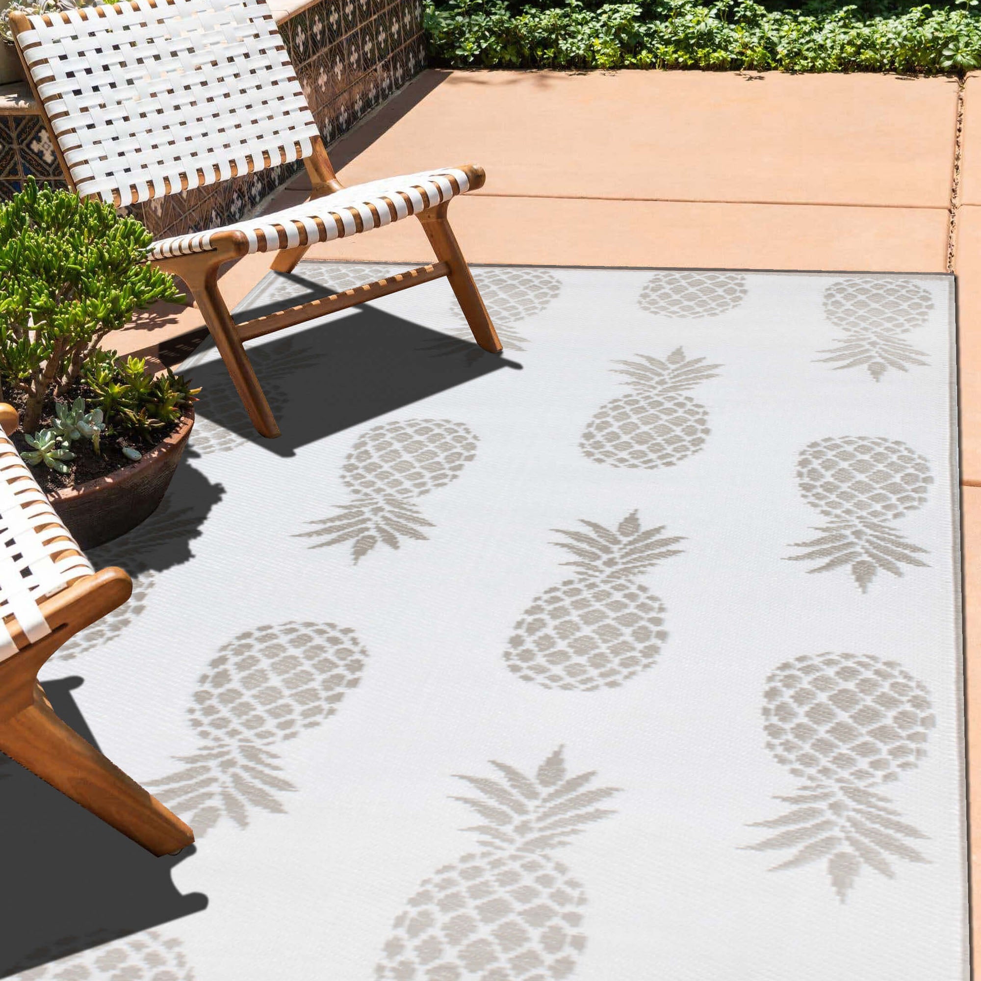 Grey Picnic Pattern Tropic Grey / Light Grey Outdoor Rug