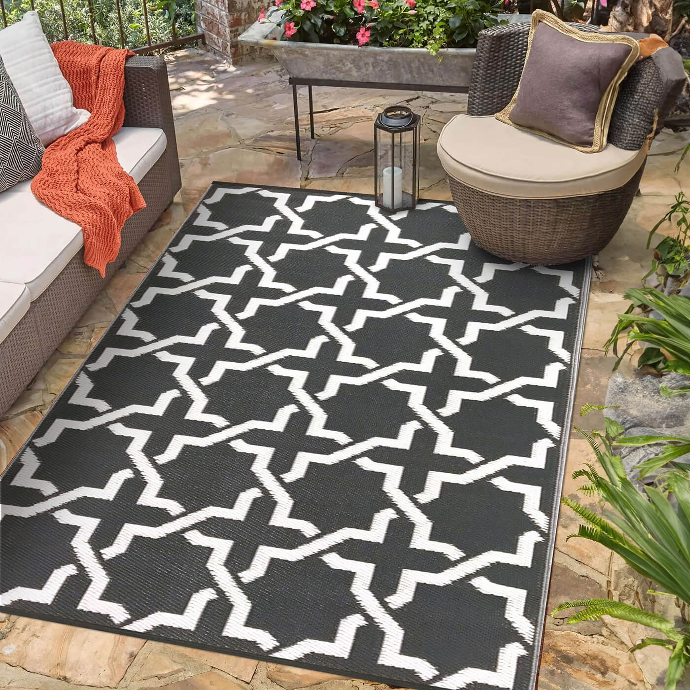 Serene Outdoor Charcoal Grey and White Rug