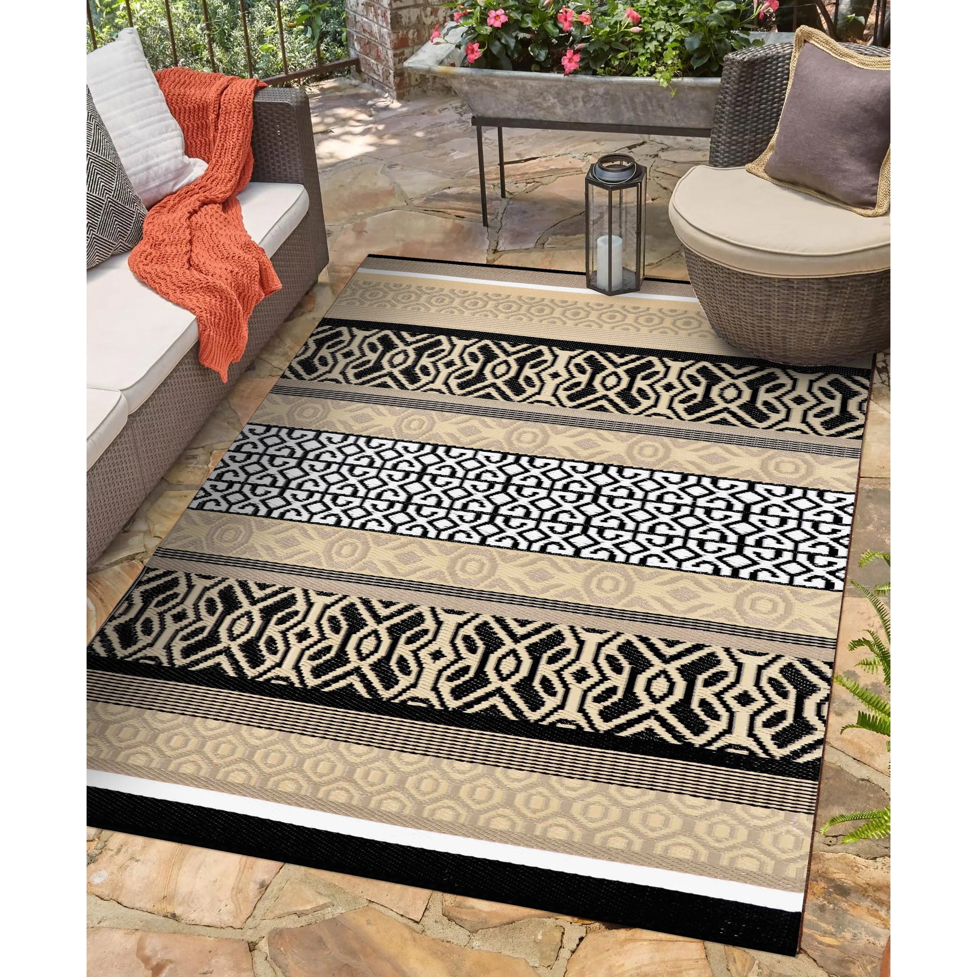 Arcade Outdoor Recycled Plastic Rug (Black/Taupe)