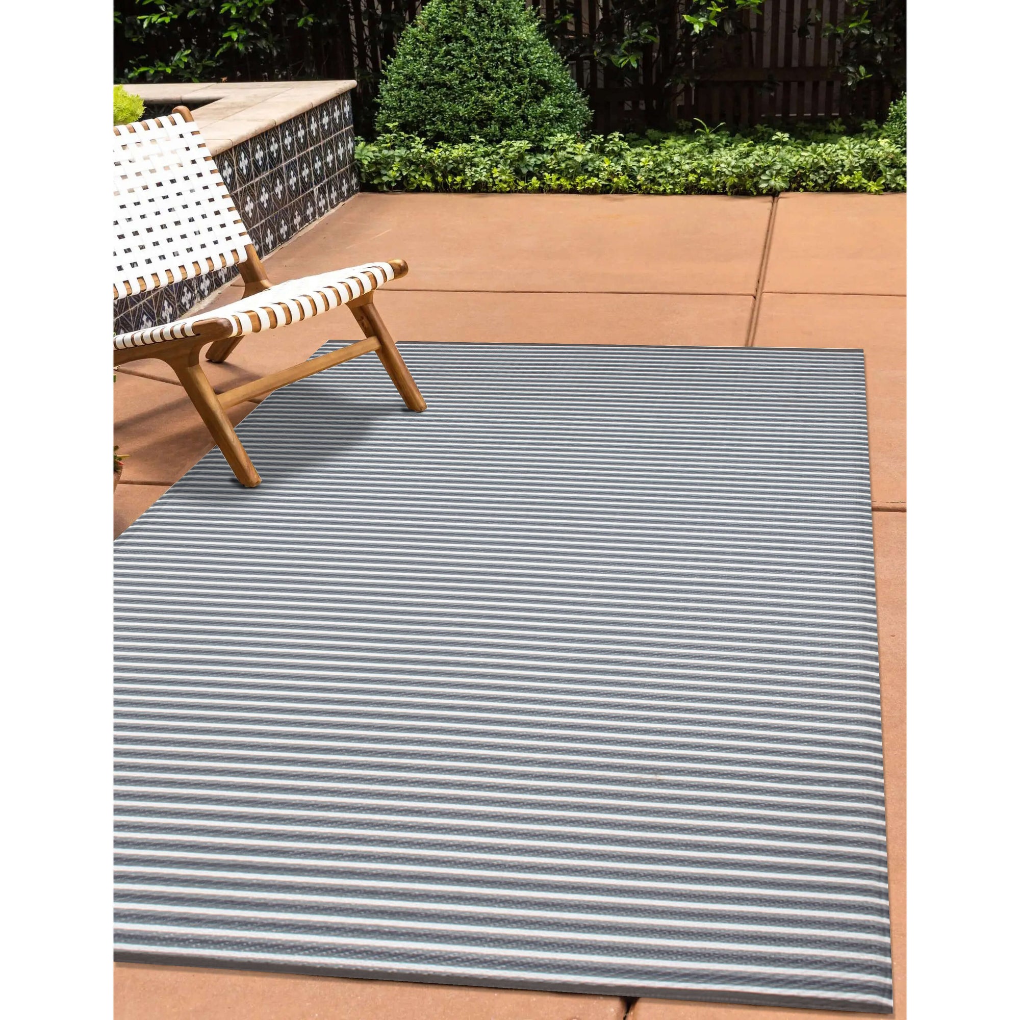 Multi Outdoor Recycled Plastic Rug (Grey stripes)